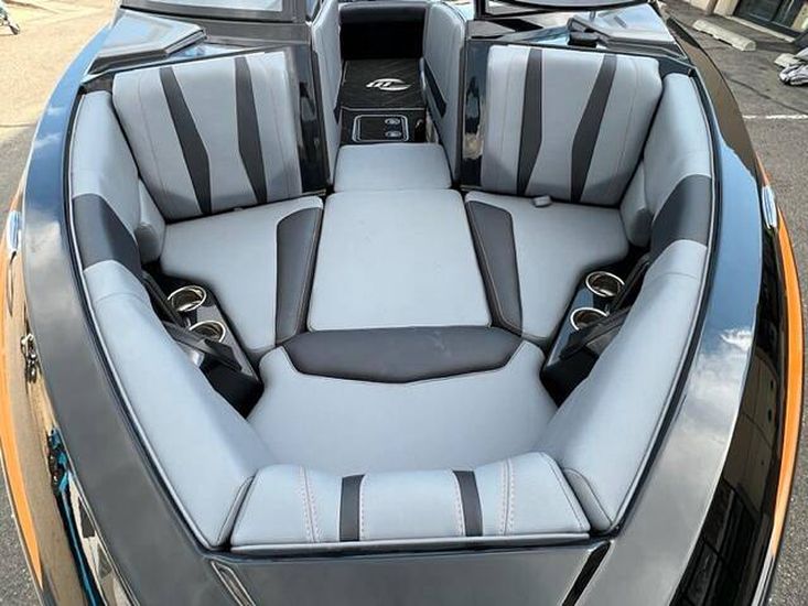 2023 Malibu 22 lsv