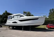 2025 Sealine C390