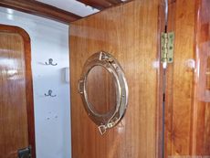 1993 Classic Yacht Robertson 35