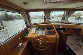 Interior view of 1994 Linssen 360 AC boat cockpit with steering wheel and control panel.