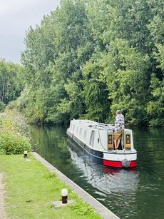 Comfy modern liveaboard in London.