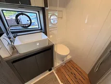 2025 Sealine C390