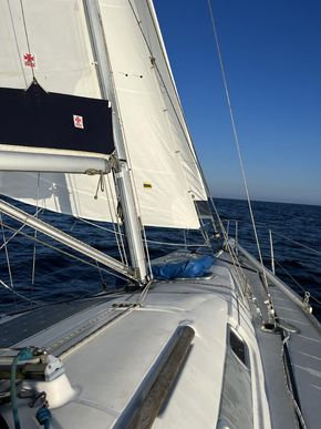 Showing inner forestay