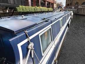 Widebeam 60 x 10 Cruiser Stern with London Mooring - Side Deck