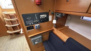 2011 Bavaria 36 Cruiser  13