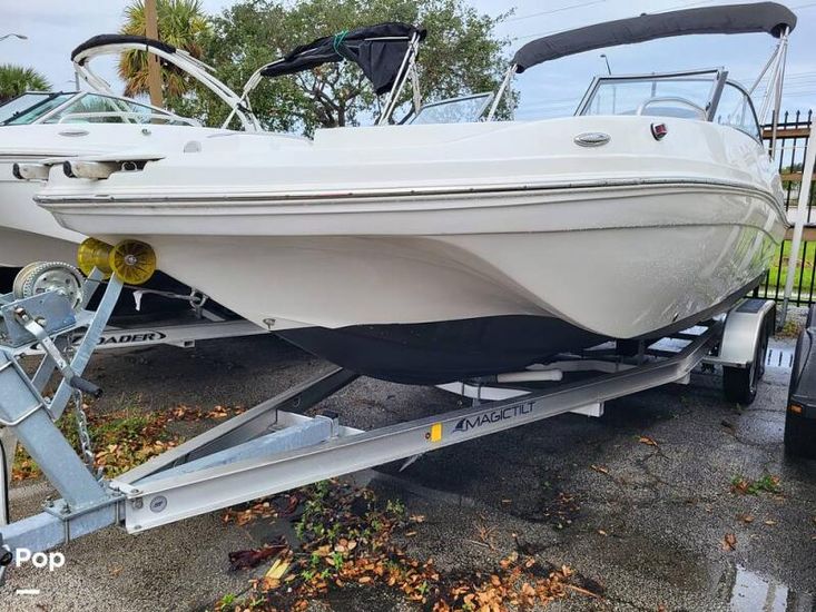 2019 Hurricane 217 sundeck