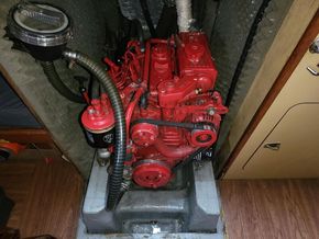 Moody 29  - Engine