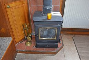 Solid fuel stove