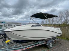 Quicksilver 555 activ cabin