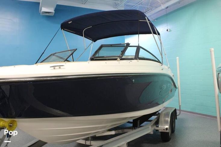 2018 Sea Ray 230 spx