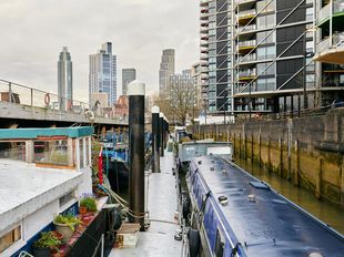 Nine Elms Canal Narrowboat