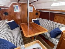 Beautifully maintained Dufour 32 Classic wheel steering shoal draft
