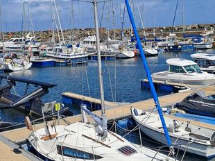 Stirling matador 23 feet coastel cruiser