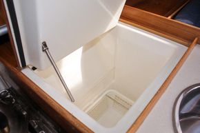 1989 Beneteau First 32s5 19