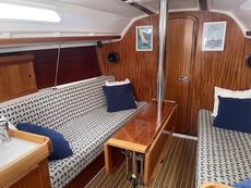 Beautifully maintained Dufour 32 Classic wheel steering shoal draft