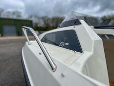 Quicksilver 555 activ cabin