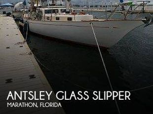 1968 Antsley Glass Slipper 48