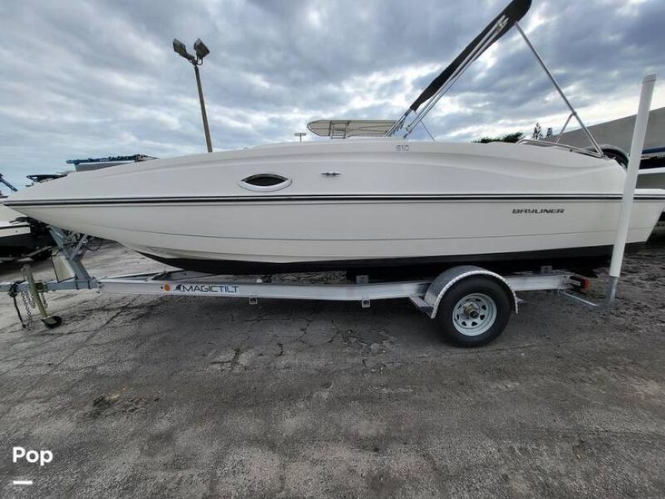 2018 Bayliner 210 deck boat