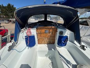 Hunter Horizon 30 - Companionway