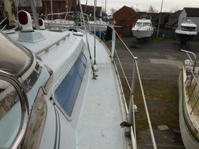 Moody 39cc Centre Cockpit - Side Deck