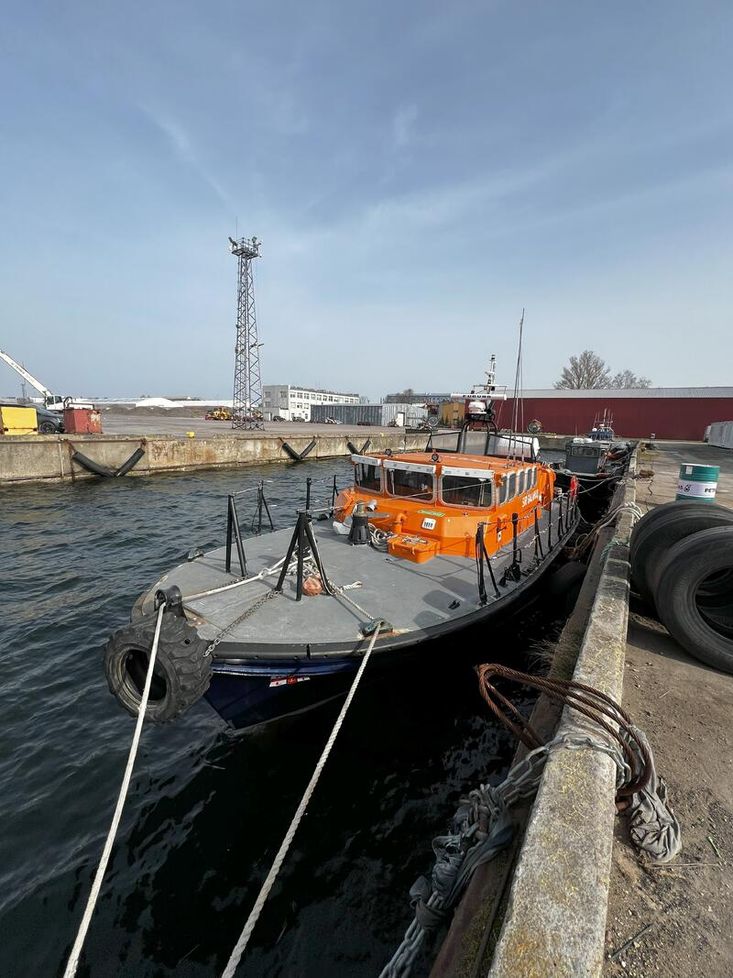 EX TYNE CLASS LIFEBOAT 4T bollard pull 12 PAX