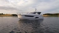 2017 Sealine S330