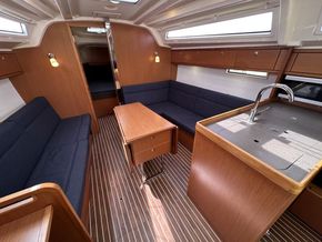 2015 Bavaria Cruiser 37 15