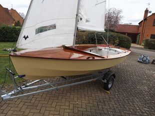 Wayfarer sailing dinghy with new trailer