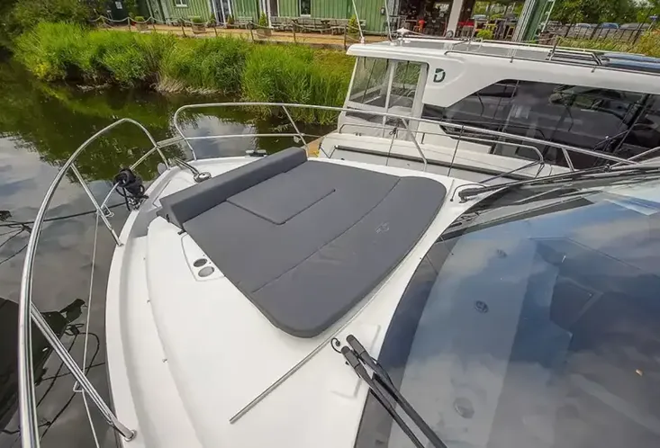2023 Sealine C335