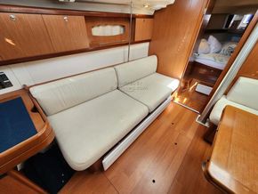 Beneteau Oceanis 40  - Saloon