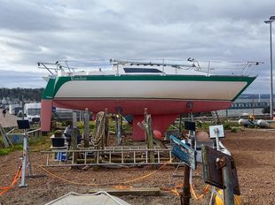 Oyster 26 (1979) 6 berth cruising yacht