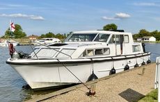 Aquafibre 37 broads cruiser rare model
