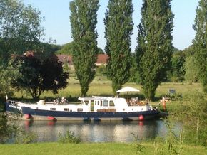 Wild mooring on a French canal