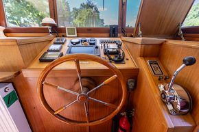 great systems with hydraulic steering and powerful bow prop