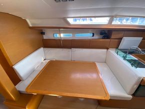 Jeanneau Sun Odyssey 449  - Saloon