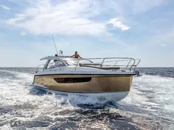 2025 Sealine S335V