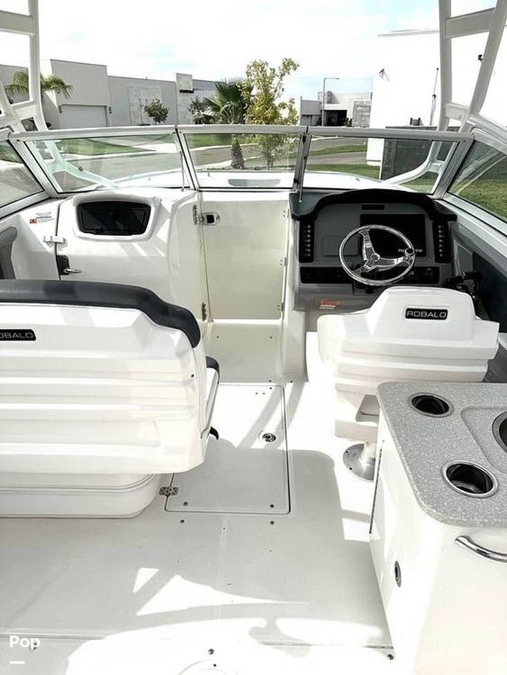 2019 Robalo r 247