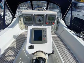 Beneteau Oceanis 323 Clipper  - Cockpit Instruments