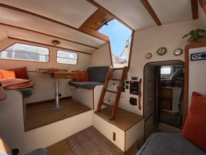 Steel Blue Water Cruising Yacht 40ft Residential Mooring - Interior