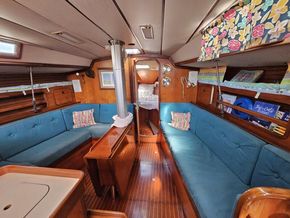 Beneteau First 405  - Saloon