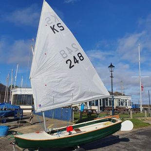 Scow sailing dinghy