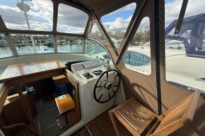Interior view of a 1994 Linssen 360 AC boat, featuring helm and seating area.
