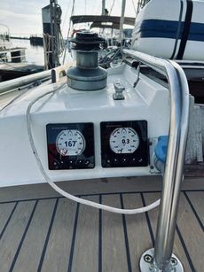 1982 Oyster 37