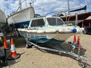 Cabin Fishing Boat and 25hp Engine
