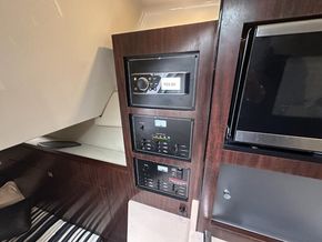 2017 Monterey 275 Sport Yacht 16