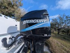 2004 Boston Whaler 240 Outrage