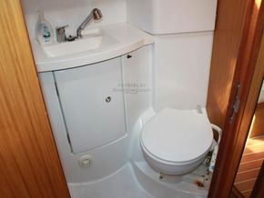 Jeanneau Sun Odyssey 42i  - Heads