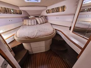Sea Ray 450 Sundancer  - Forward Cabin