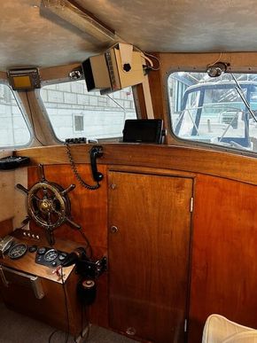 Fully enclosed wheelhouse