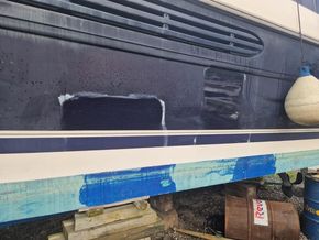 Fairline Phantom 43 AC  - Hull Close Up